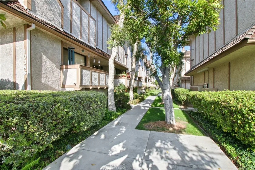10346 Zelzah Avenue #4 photo 1