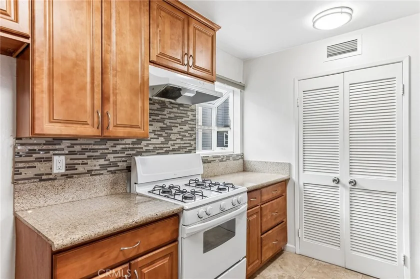 15113 Saticoy Street #25 photo 11