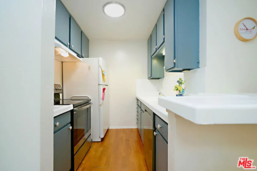 320 S Ardmore Avenue #323 photo 40