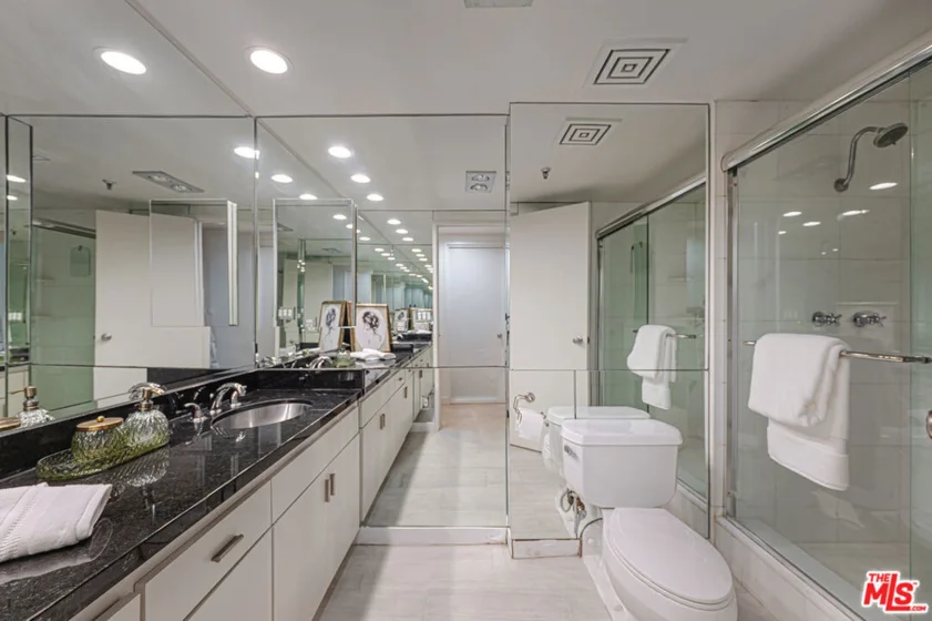 10445 Wilshire Boulevard #1402 photo 32