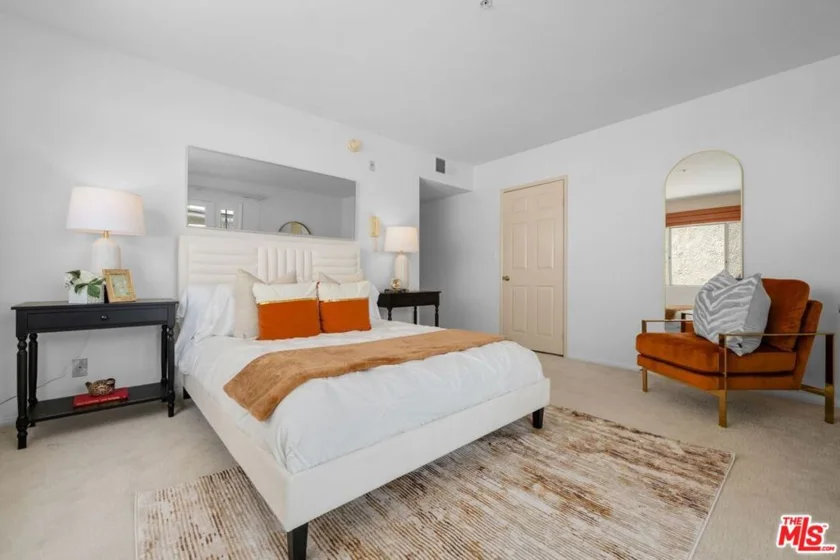1932 Pelham Avenue #202 photo 4
