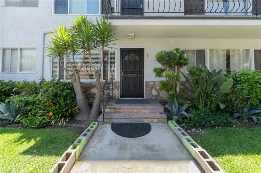 100 Cerritos Avenue #7 photo 16
