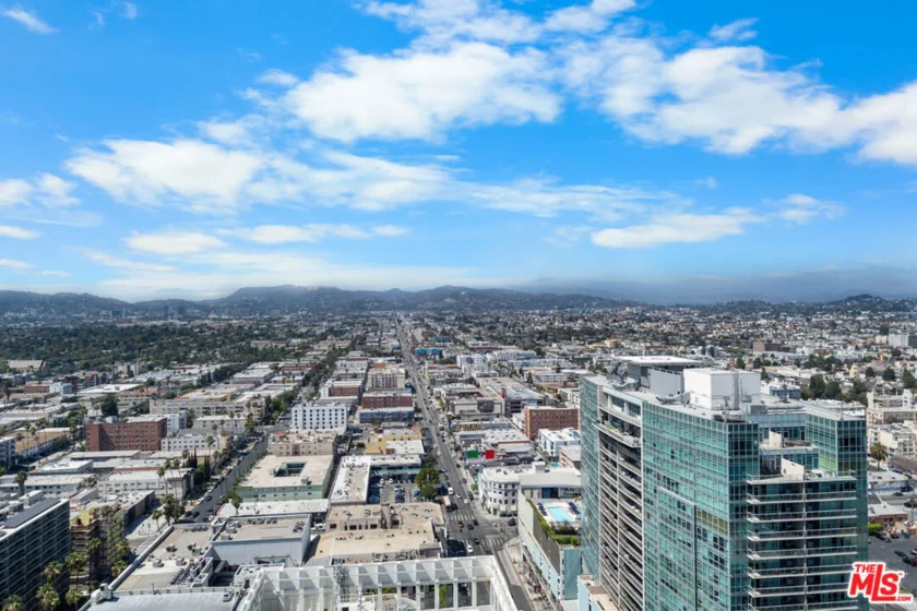 3810 Wilshire Boulevard #1801 photo 63