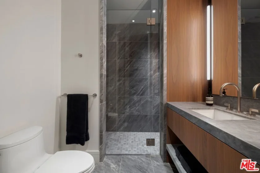 211 W Elm Court #28A photo 7