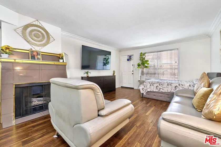 7045 Woodley Avenue #110 photo 13