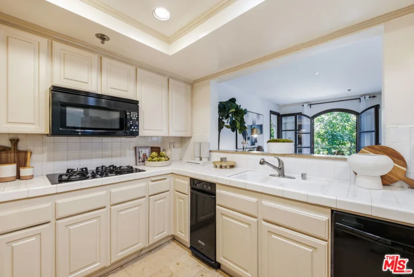 9249 Burton Way #305 photo 18
