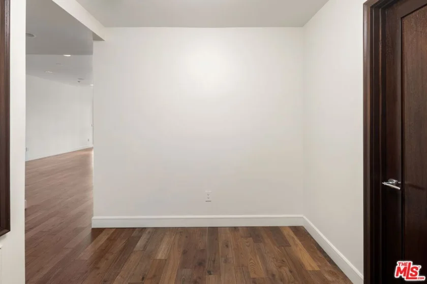 447 N Doheny Drive #305 photo 29