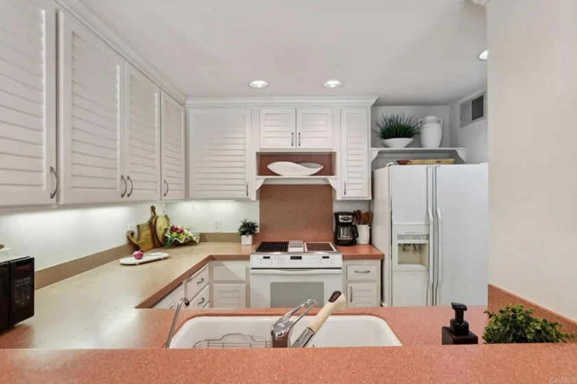 7126 Marina Pacifica Drive photo 8