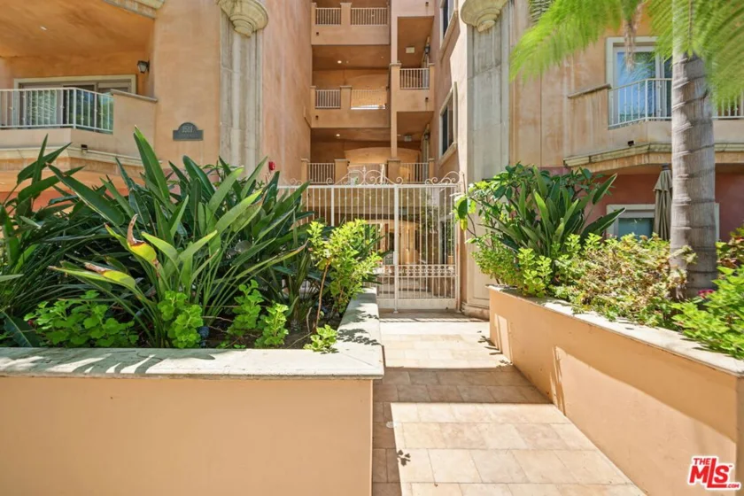 1511 Camden Avenue #103 photo 24
