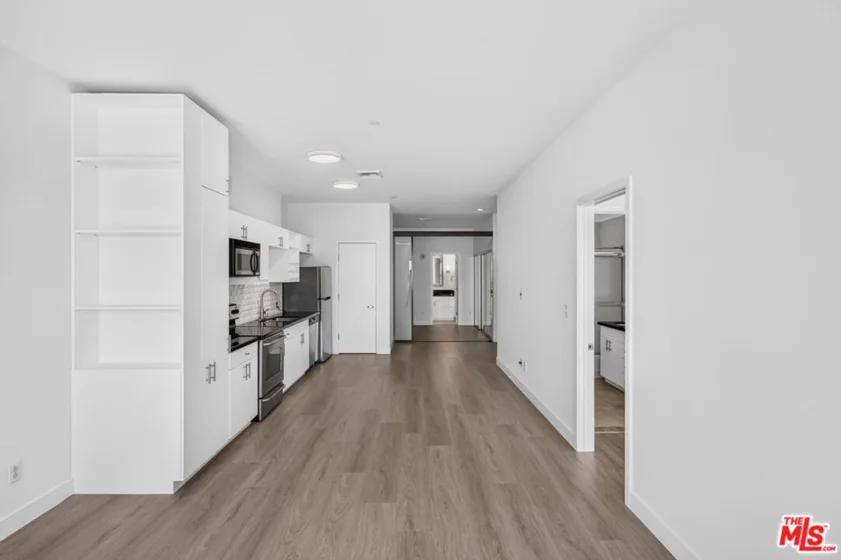3810 Wilshire Boulevard #1108 photo 3