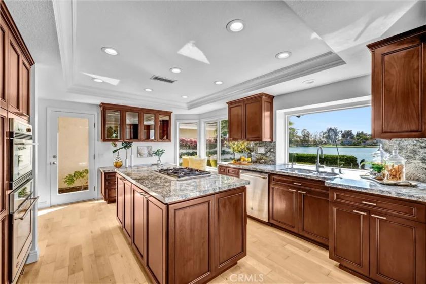 70 Fairlake photo 15