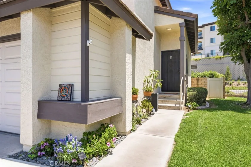 5050 Canyon Crest #18 photo 2