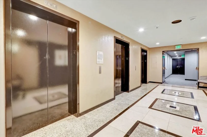 10445 Wilshire Boulevard #504 photo 6