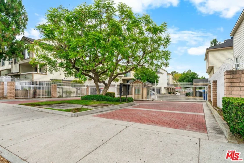 11150 Glenoaks Boulevard #178 photo 18