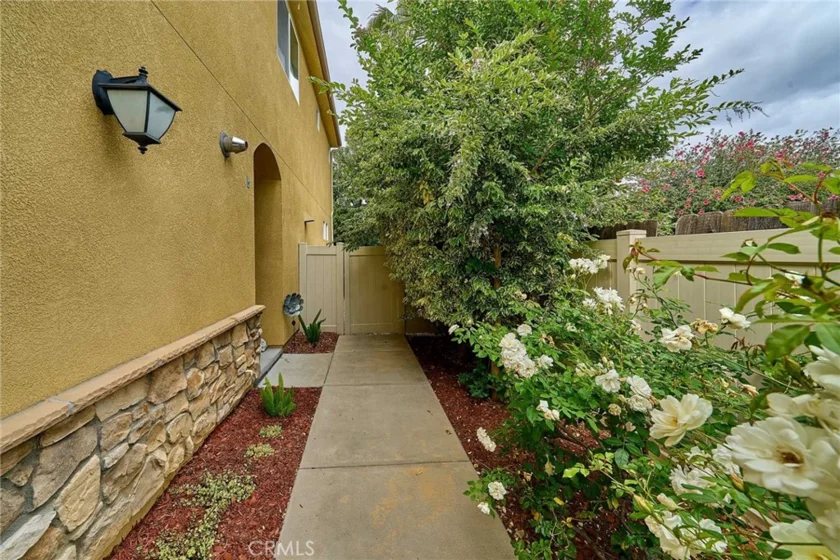 21125 Ingomar Court photo 4