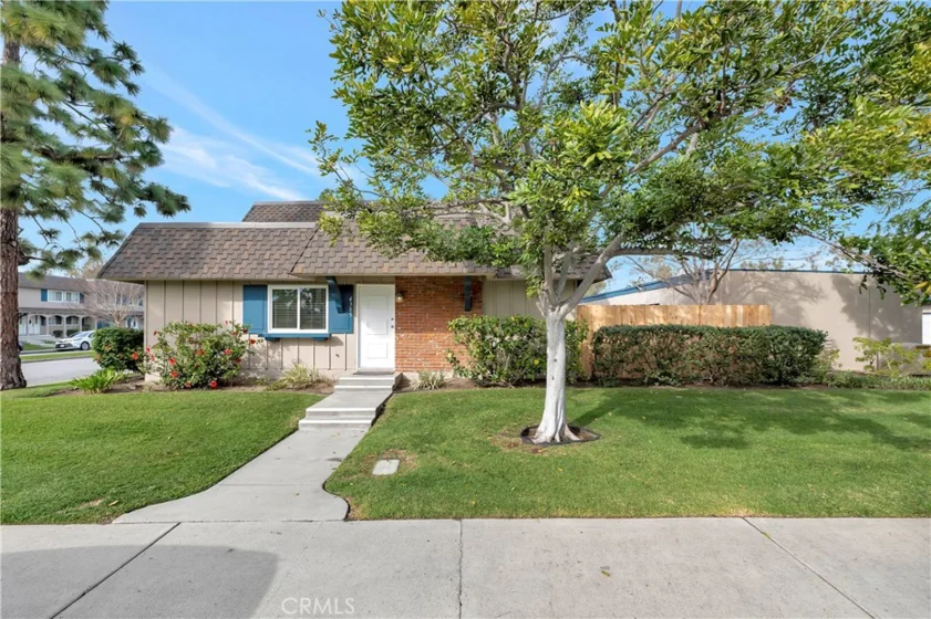 4305 Larwin Street photo 1