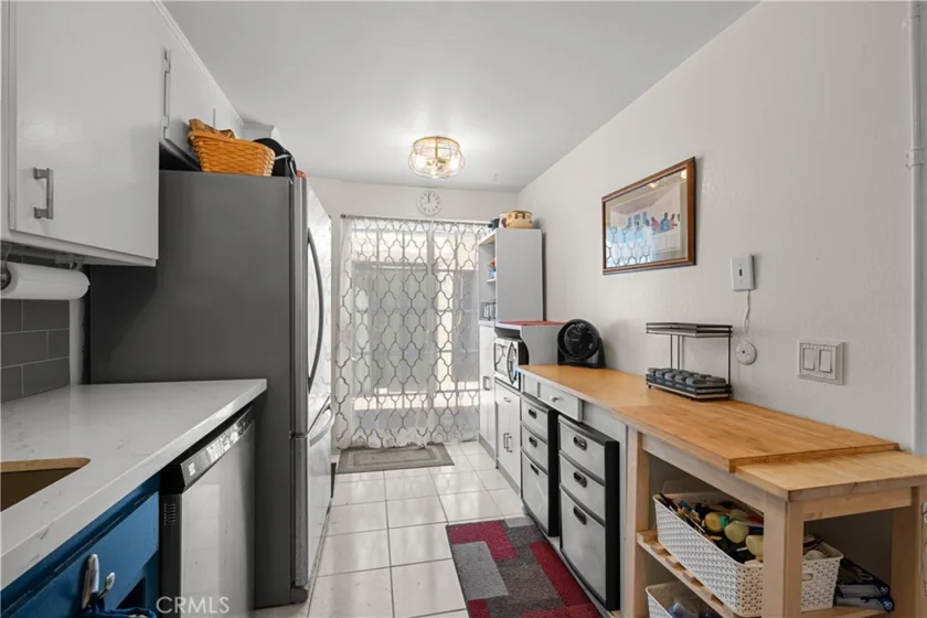 16745 Vanowen photo 12