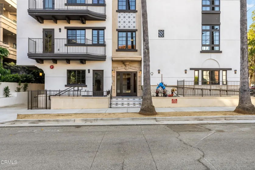 139 S Oak Knoll Avenue #301 photo 39