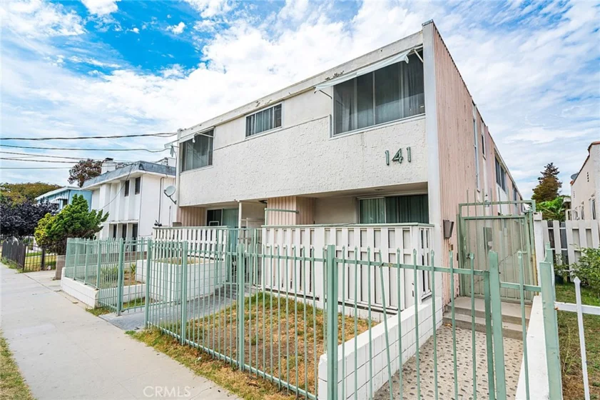 141 W Hillcrest Boulevard #4 photo 1