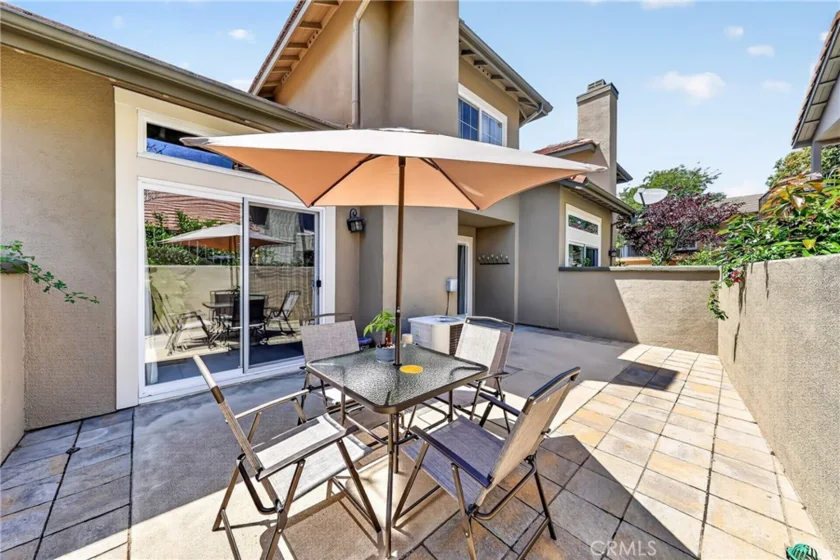 512 S Hollydale photo 40