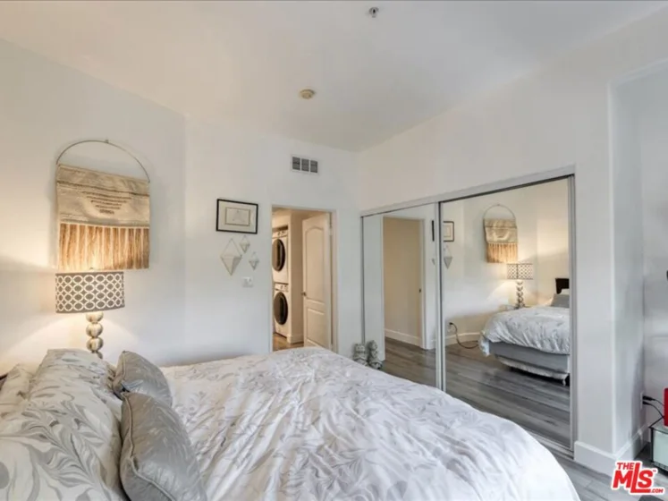 4477 Woodman Avenue #304 photo 27