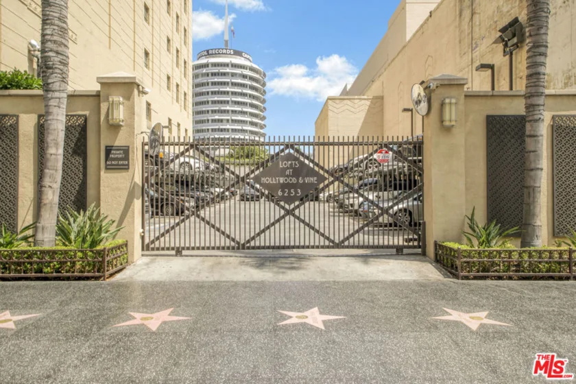 6253 Hollywood Boulevard #903 photo 1