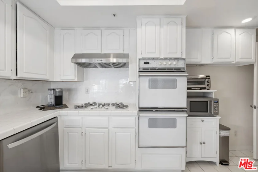 5224 Zelzah Avenue #209 photo 4