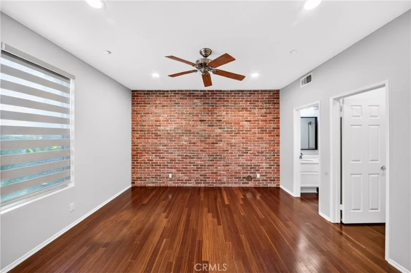 2260 Clark photo 3