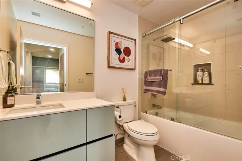 820 S Wilton Place #304 photo 25