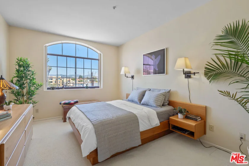 1522 S Saltair Avenue #304 photo 4