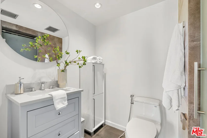 838 N Doheny Drive #1001 photo 17