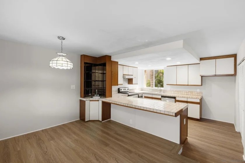 4070 Riviera Drive #5 photo 11