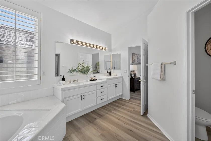 40221 Colony photo 30