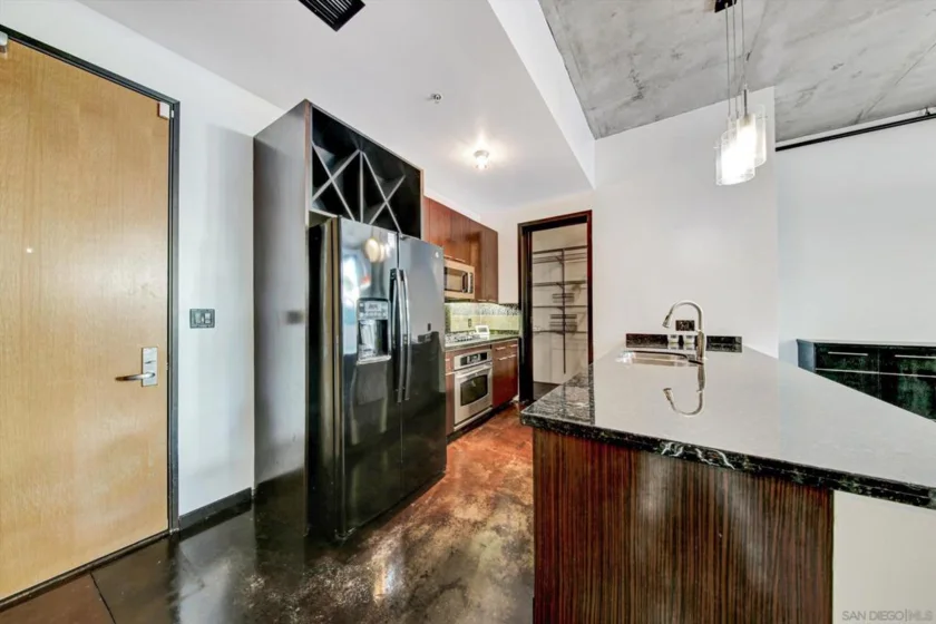 1050 Island #211 photo 5