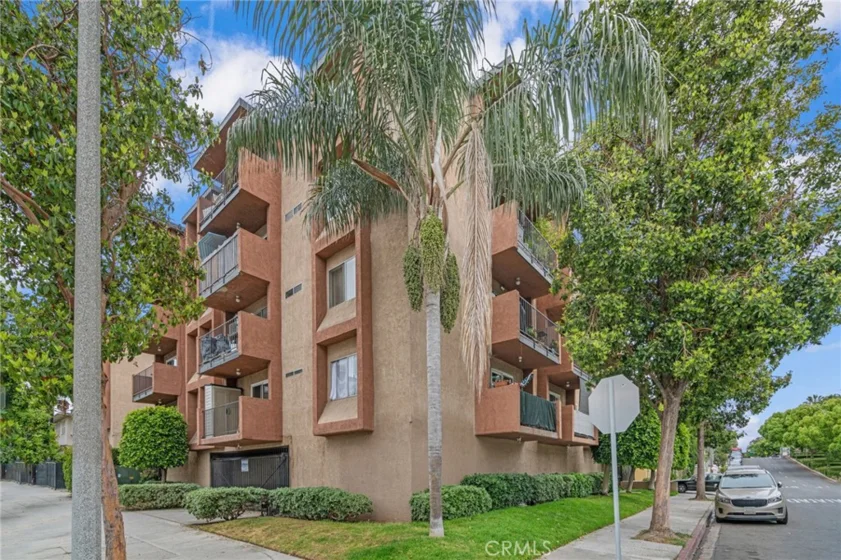 460 Golden Avenue #211 photo 6