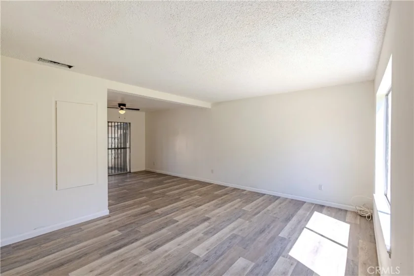 3485 Columbia photo 3