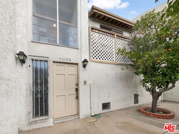 5319 Coldwater Canyon Avenue #E photo 1