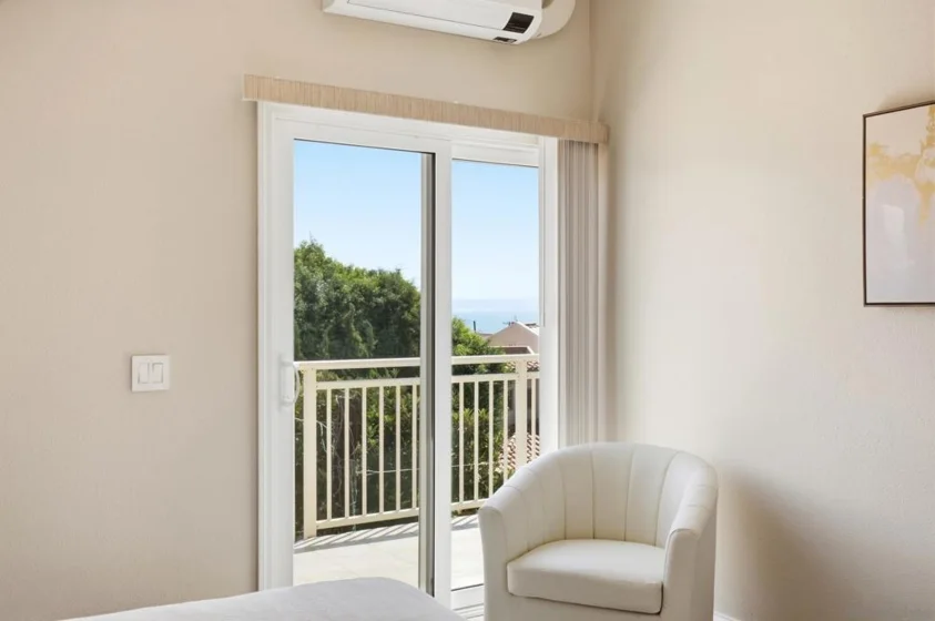 5366 La Jolla #305C photo 32