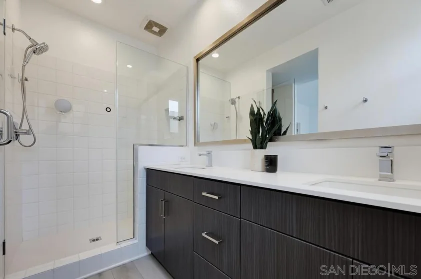 745 Shoreline Road photo 32