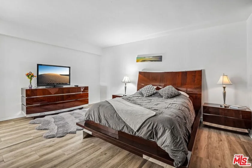 325 N Oakhurst Drive #PH2 photo 50