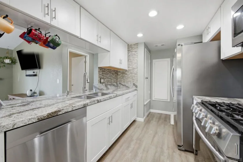 2055 Lakeridge #301 photo 16