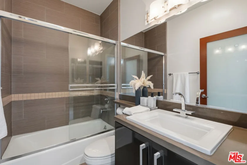 1744 Granville Avenue #105 photo 7