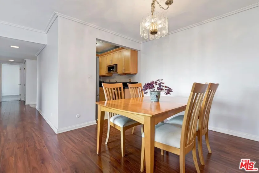 5651 Windsor Way #308 photo 8