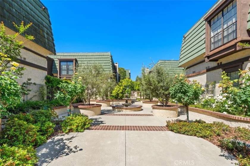 885 S Orange Grove Boulevard #2 photo 3