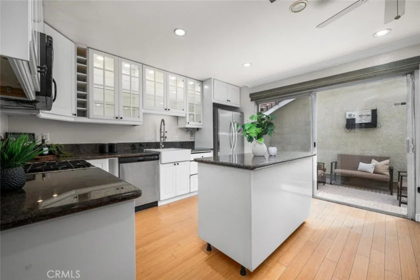 152 Greenmoor #64 photo 6