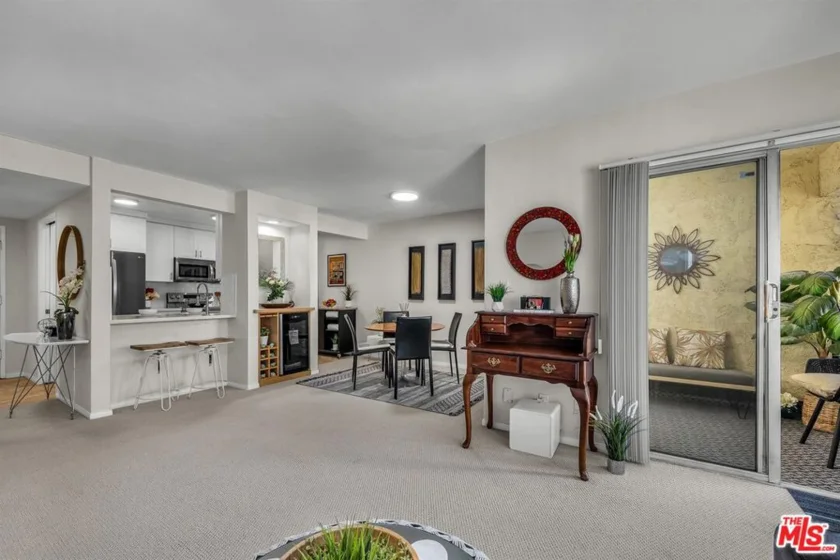 6275 Canterbury Drive #302 photo 1