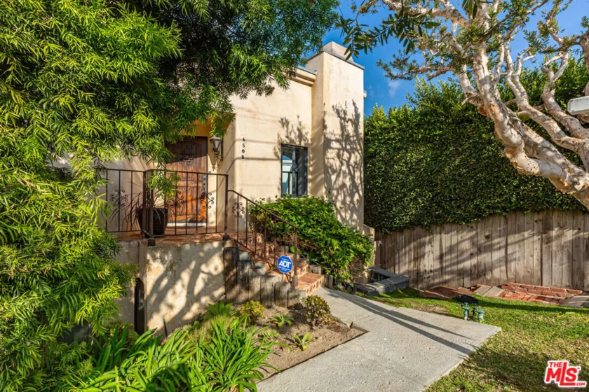 6508 Dume Drive photo 1