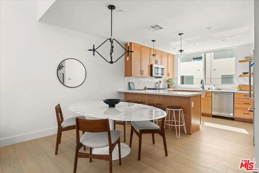 11212 W Victory Boulevard #7 photo 1