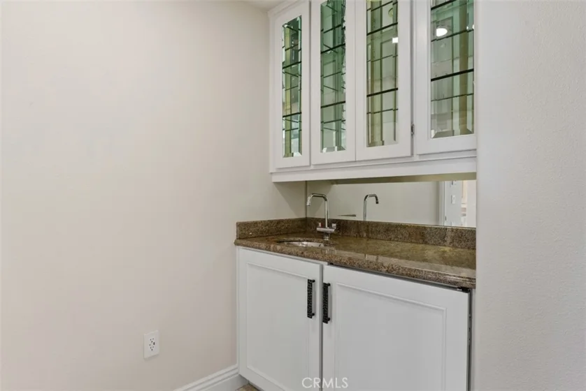 2600 Newport photo 21