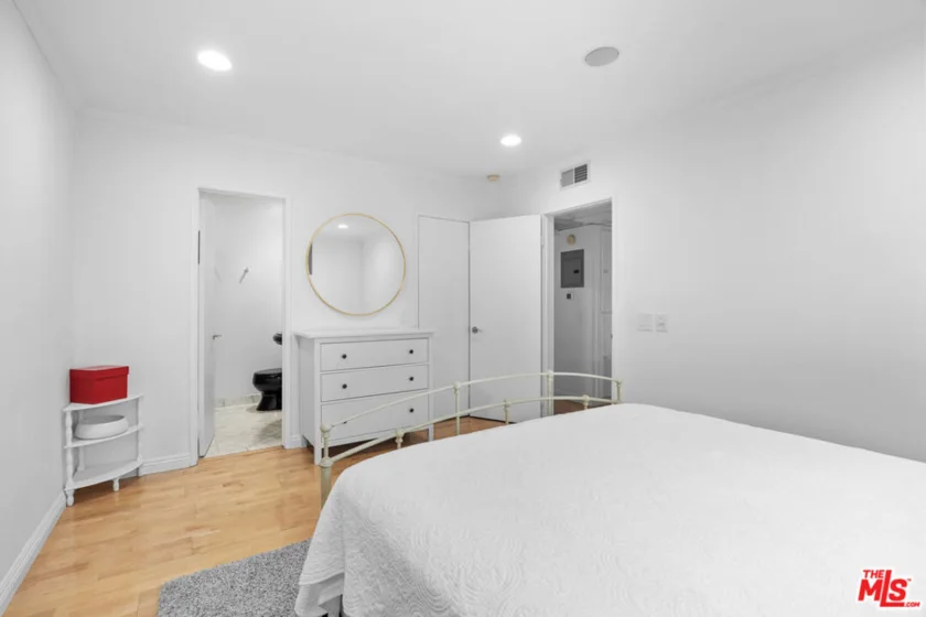 1515 S Beverly Drive #202 photo 4